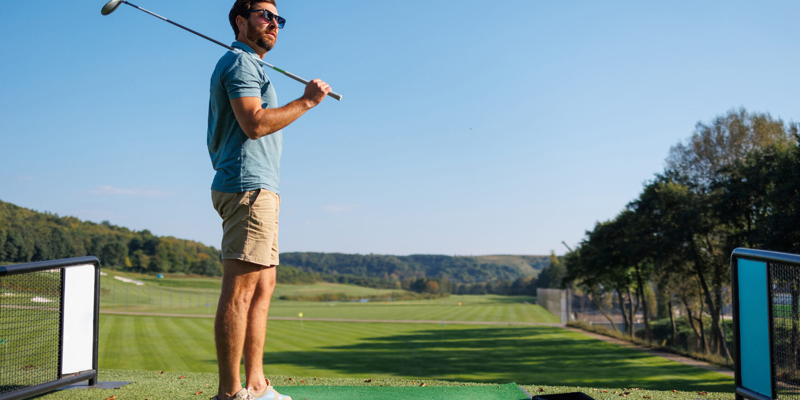 Une initiation au golf : se lancer dans ce sport avec enthousiasme