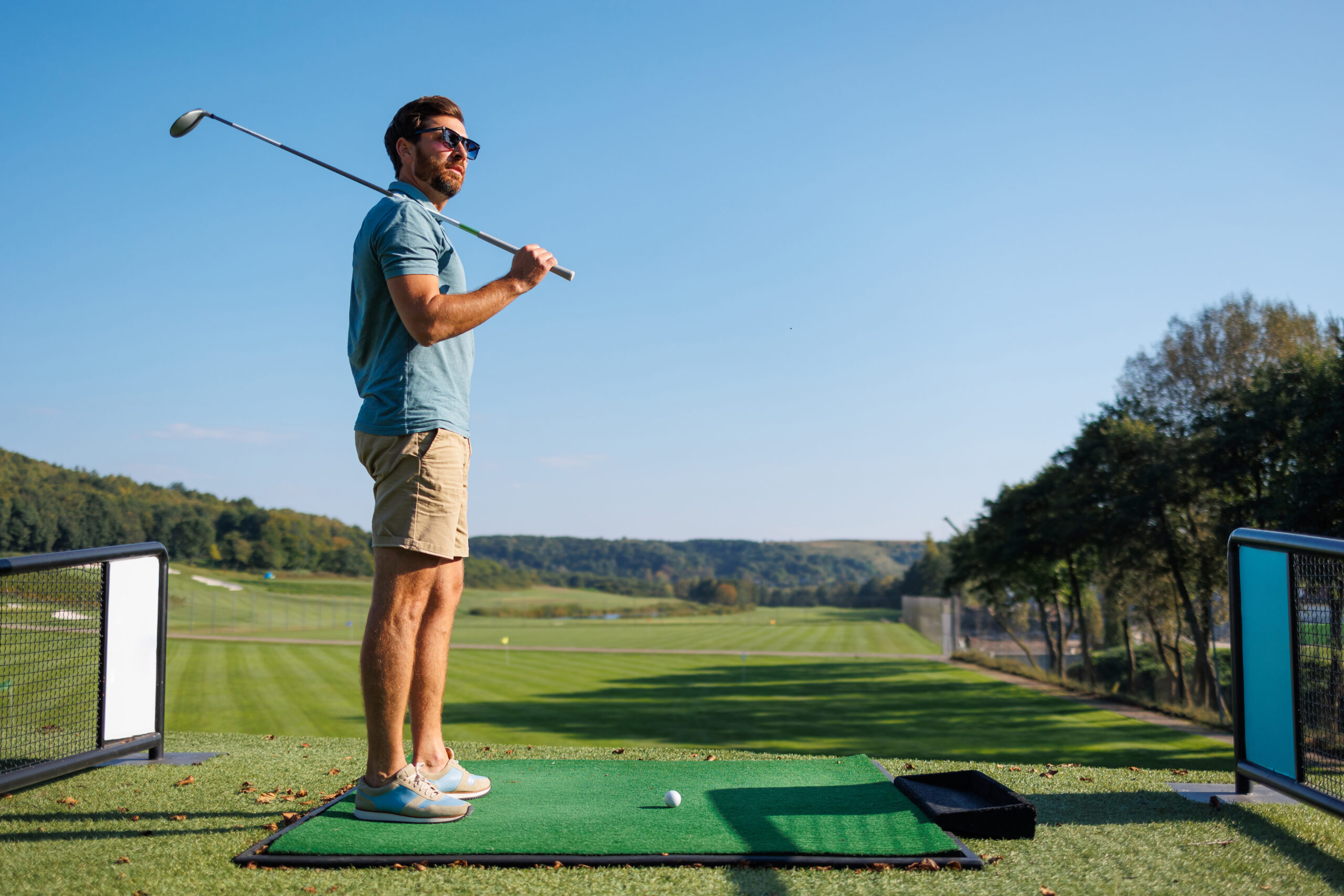 Une initiation au golf : se lancer dans ce sport avec enthousiasme